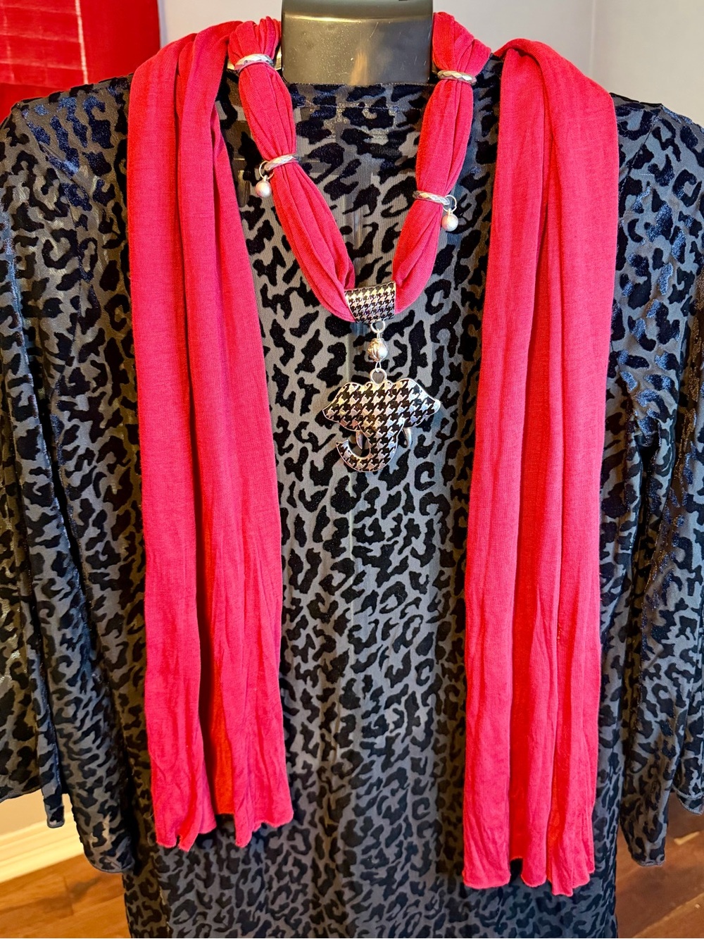 Vibrant Crimson Scarf Necklace with Houndstooth Elephant Pendant